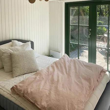 Strandnaer Sommerhygge Ved Saltbaek