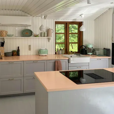 Strandnaer Sommerhygge Ved Saltbaek *